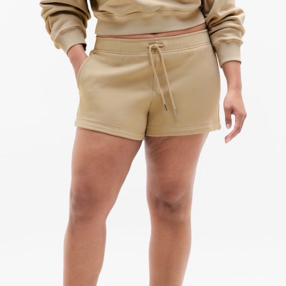 NWT ATHLETA Terry mid-rise 3” Sportie Short size medium